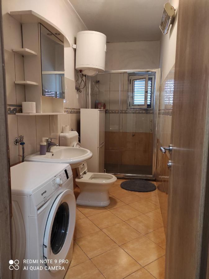 Apartman Lucia Bilice Exteriör bild