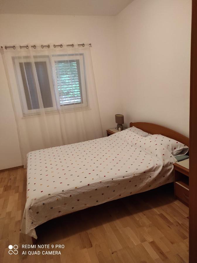 Apartman Lucia Bilice Exteriör bild