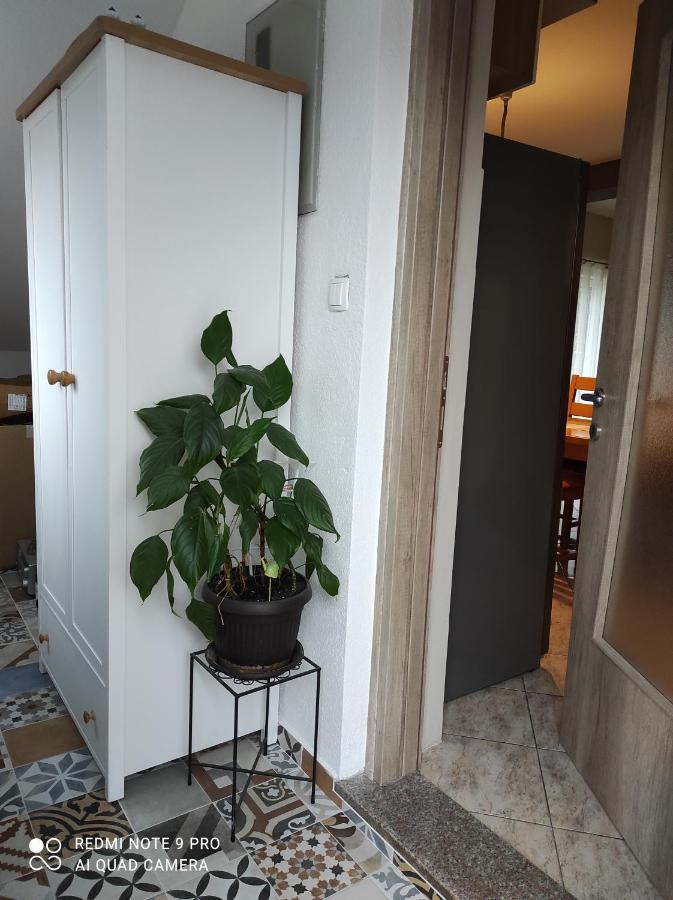 Apartman Lucia Bilice Exteriör bild
