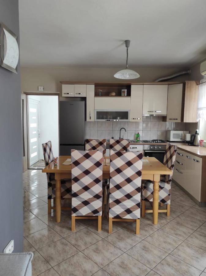 Apartman Lucia Bilice Exteriör bild